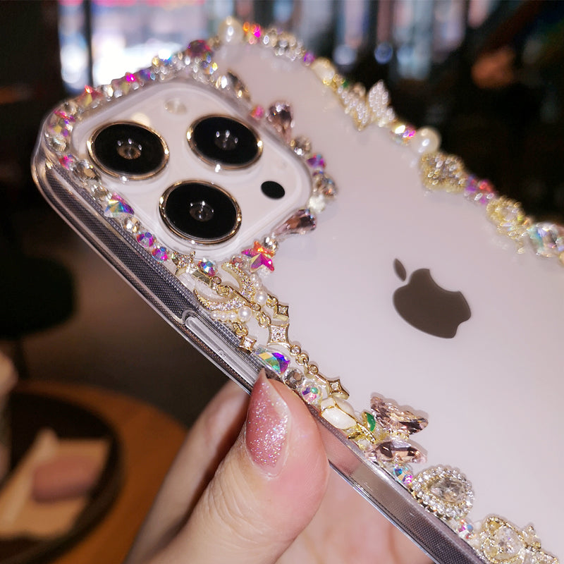 Handgefertigte minimalistische iPhone-Hülle mit modischen Accessoires für die Rückseite