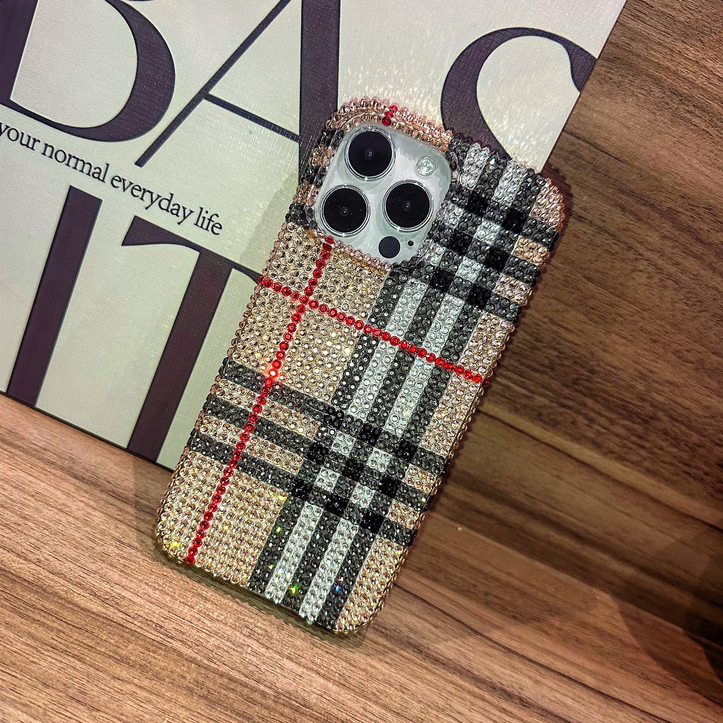 Funda hecha a mano para iPhone de lujo con pedrería brillante diseño clásico a cuadros