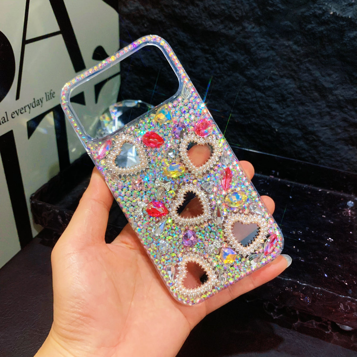 Funda trasera para iPhone hecha a mano de lujo con diamantes de imitación brillantes en forma de corazón