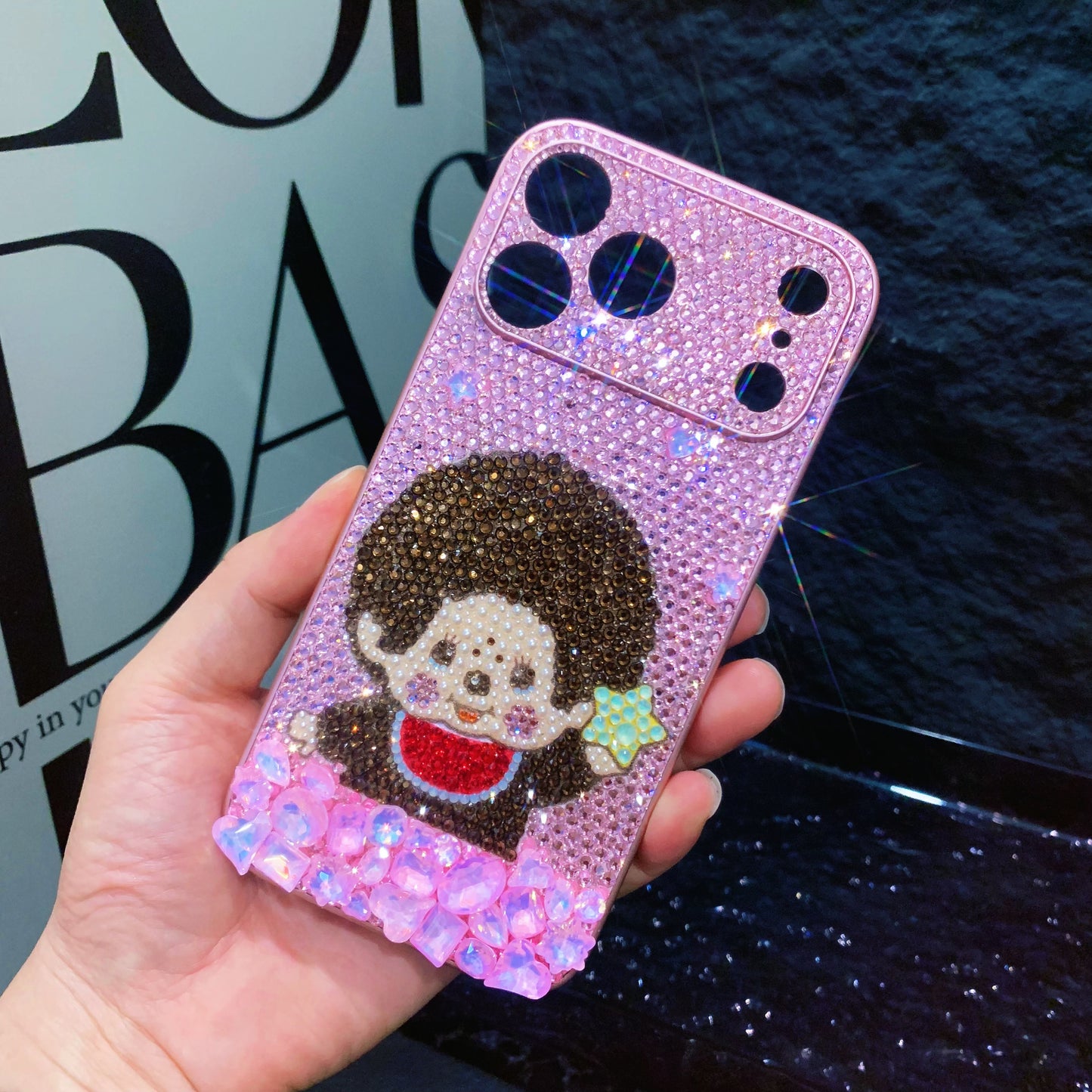 Funda de iPhone Artesanal con Cristales Rosados Monchhichi
