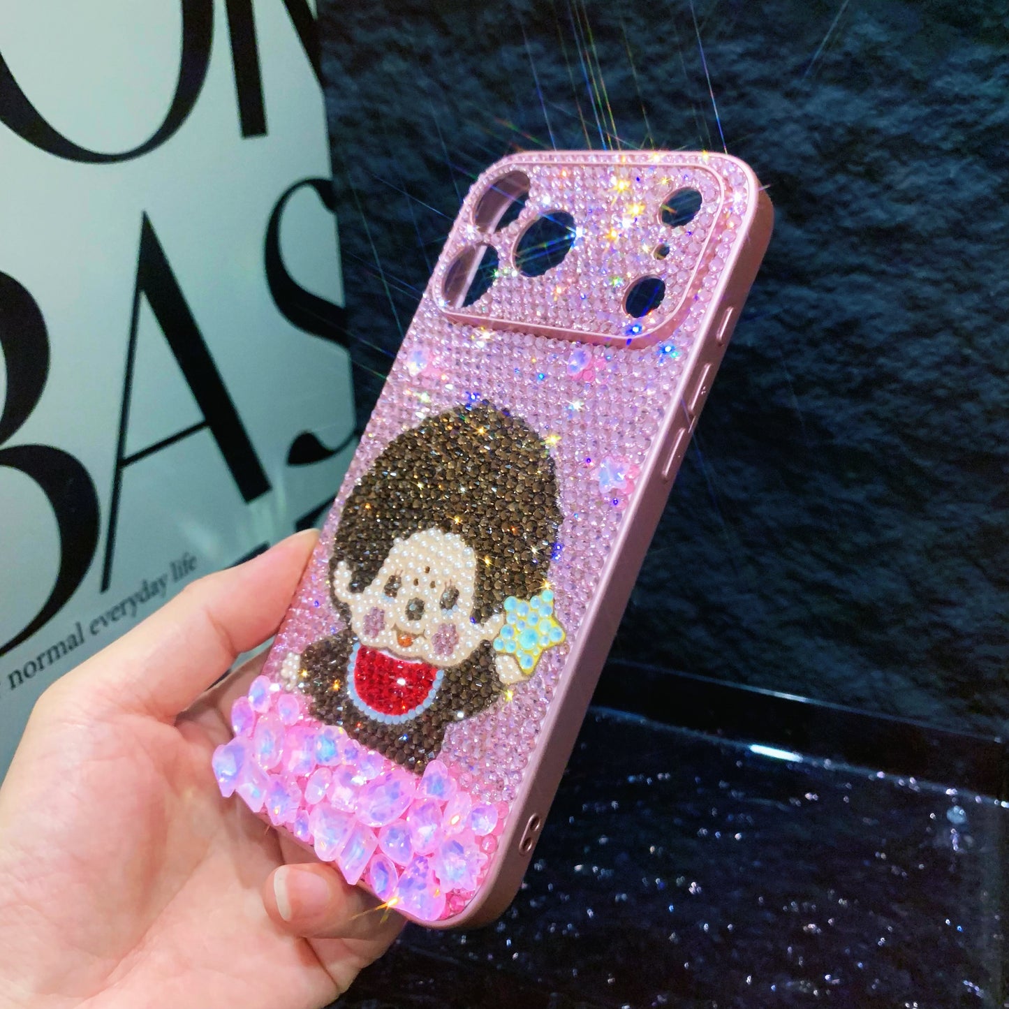 Funda de iPhone Artesanal con Cristales Rosados Monchhichi