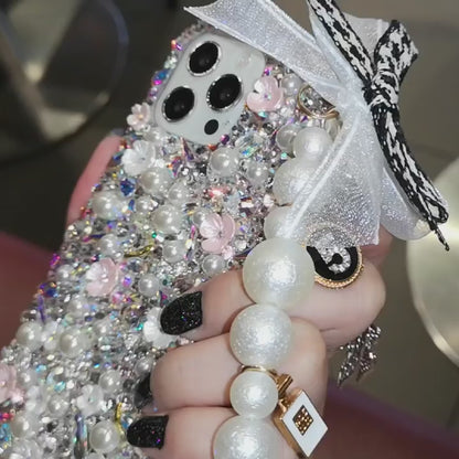 Handgefertigte iPhone-Hülle mit luxuriösen Bling-Strasssteinen und Perlen und Charm-Kette